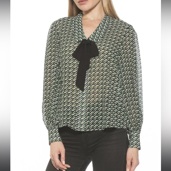 Alexia Admor Tops - ALEXIA ADMOR SERENA BLOUSE size 8